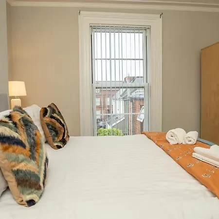 Queens Large 2 Bdr & 1 Bdr Apartments By Belfast City Breaks Room photo
