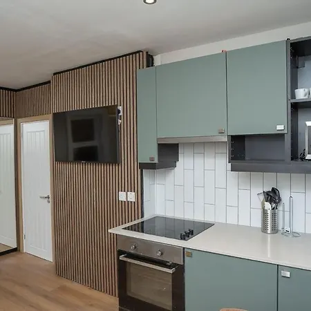 Queens Large 2 Bdr & 1 Bdr Apartments By Belfast City Breaks Room photo