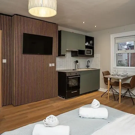 Queens Large 2 Bdr & 1 Bdr Apartments By Belfast City Breaks Room photo
