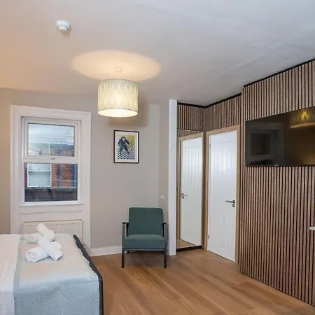 Queens Large 2 Bdr & 1 Bdr Apartments By Belfast City Breaks Room photo