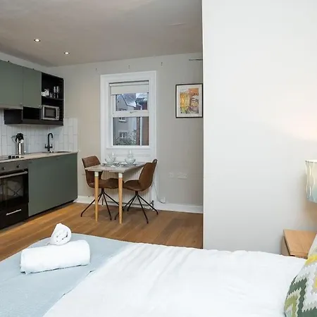 Queens Large 2 Bdr & 1 Bdr Apartments By Belfast City Breaks Room photo