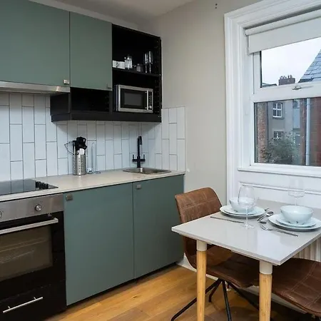 Queens Large 2 Bdr & 1 Bdr Apartments By Belfast City Breaks Room photo