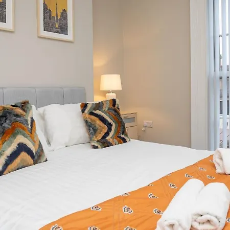 Queens Large 2 Bdr & 1 Bdr Apartments By Belfast City Breaks Room photo