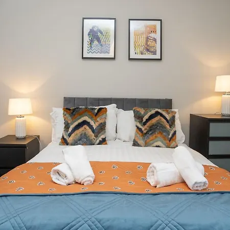 Queens Large 2 Bdr & 1 Bdr Apartments By Belfast City Breaks Room photo