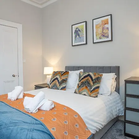 Queens Large 2 Bdr & 1 Bdr Apartments By Belfast City Breaks Room photo