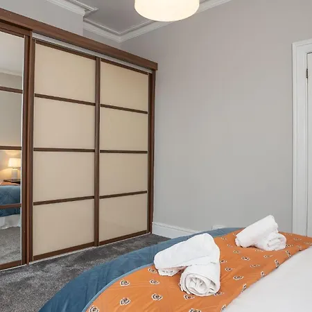 Queens Large 2 Bdr & 1 Bdr Apartments By Belfast City Breaks Room photo
