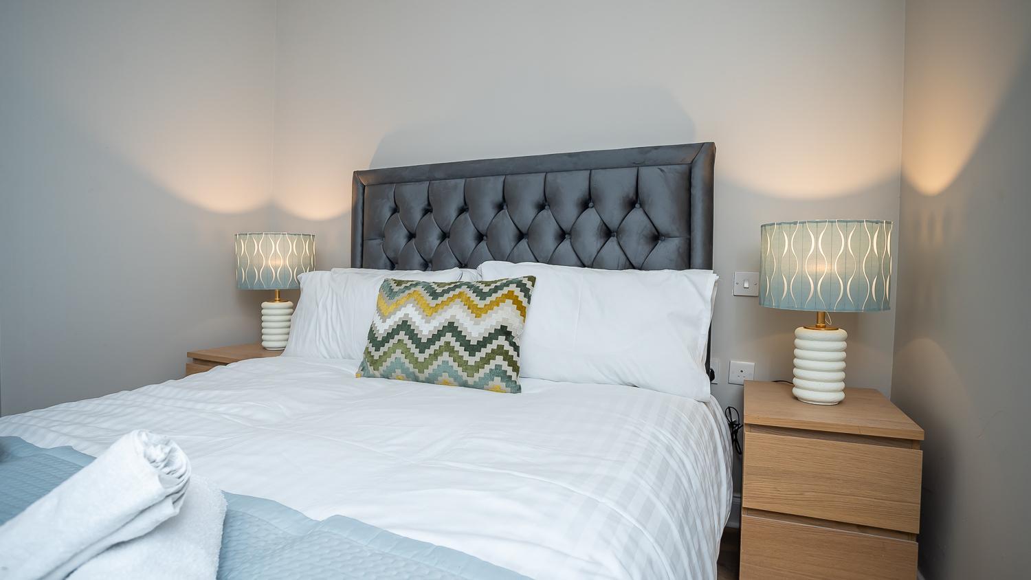 Queens Large 2 Bdr & 1 Bdr By Breaks Belfast