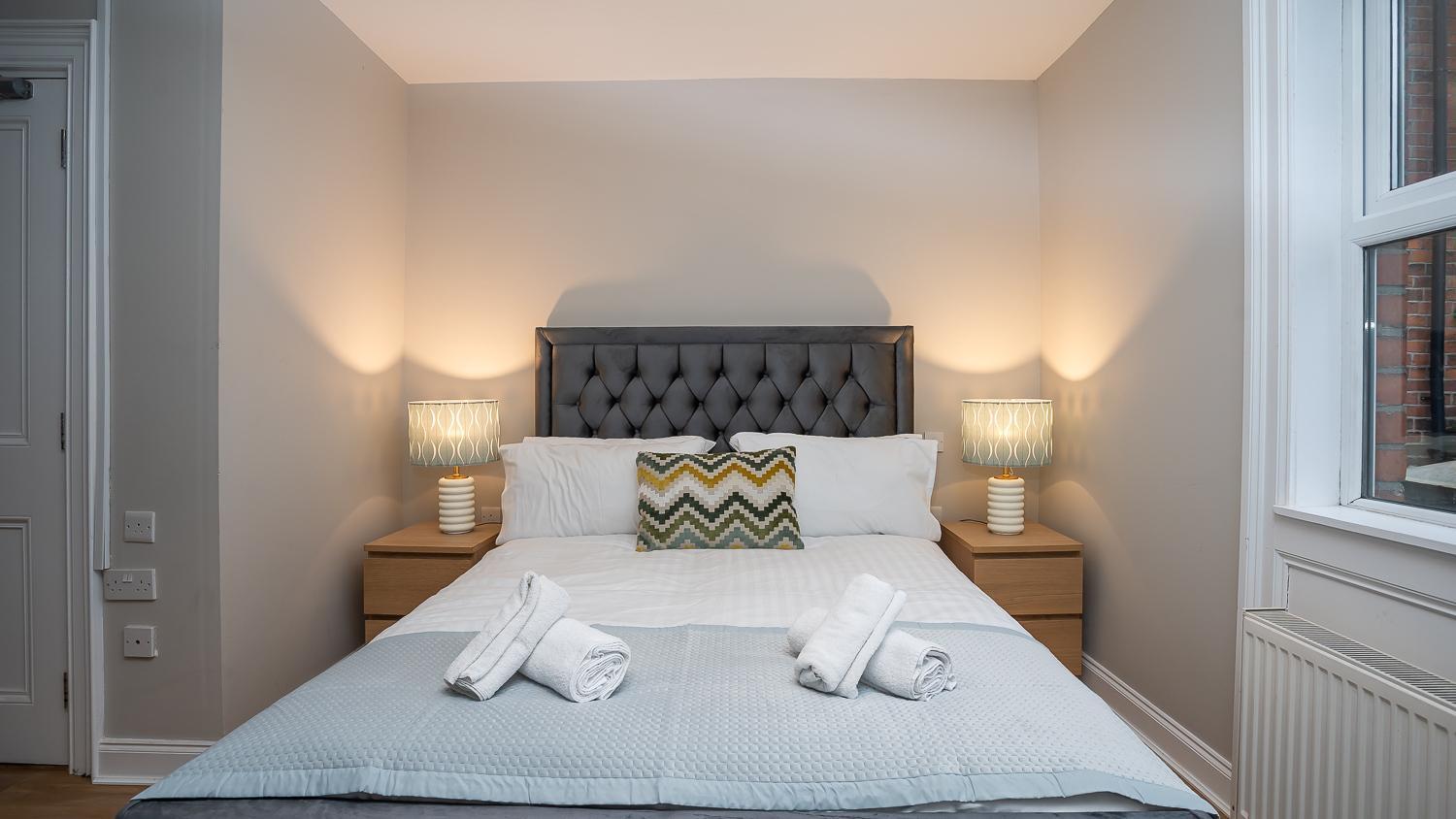 Apartment Queens Large 2 Bdr & 1 Bdr By Breaks Belfast