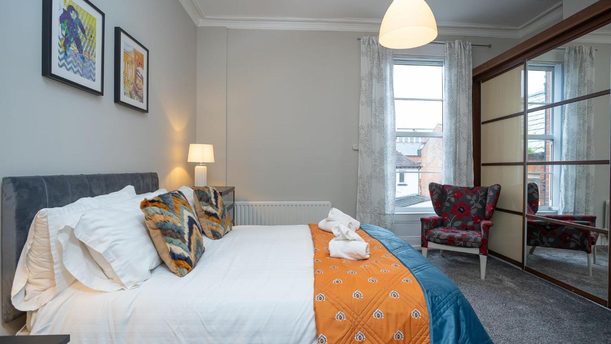 Apartment Queens Large 2 Bdr & 1 Bdr By Breaks