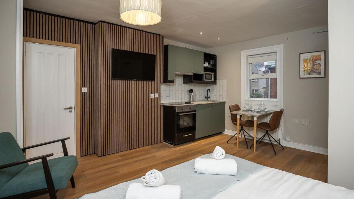 Queens Large 2 Bdr & 1 Bdr By Breaks Apartment *