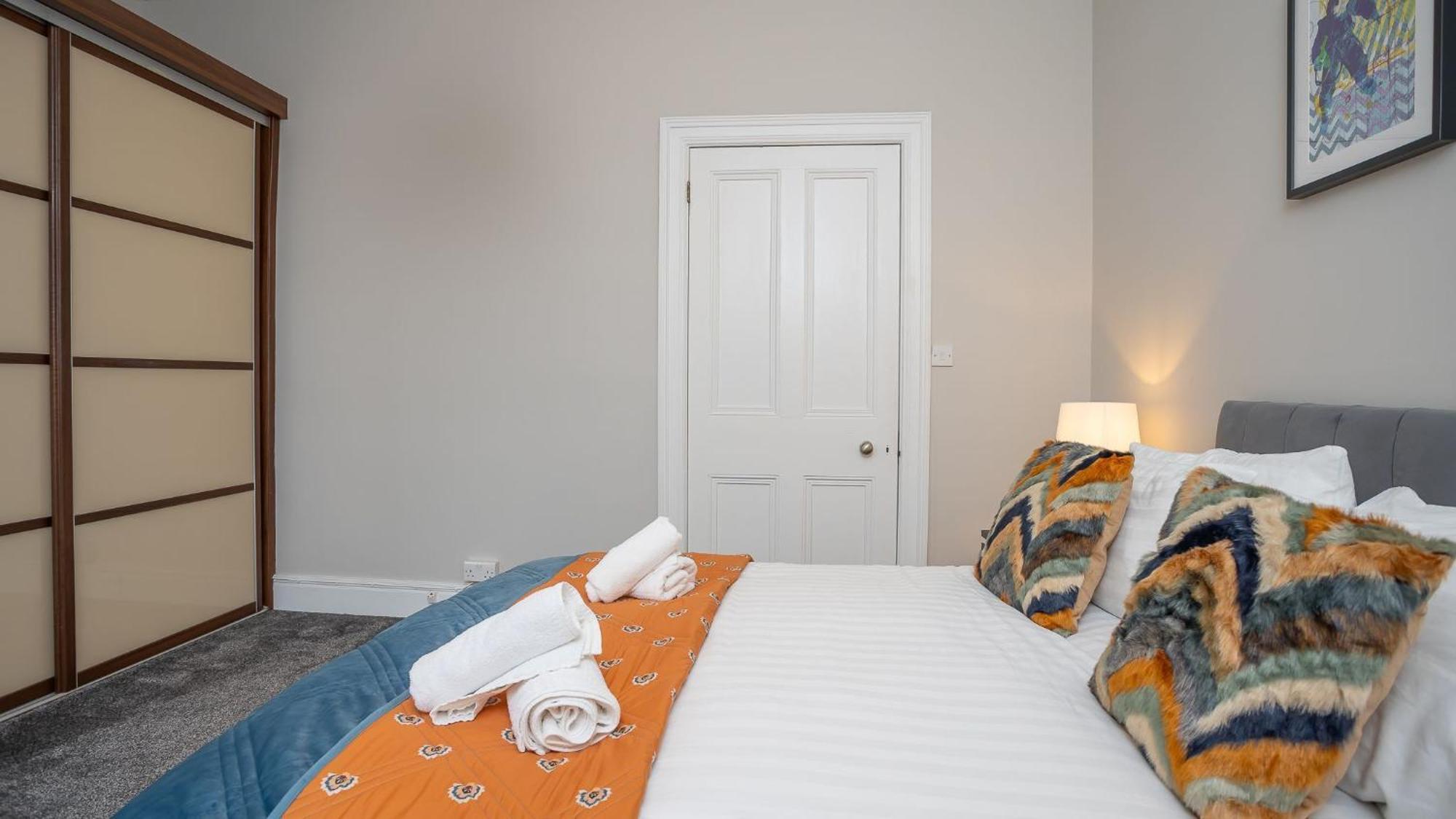 Queens Large 2 Bdr & 1 Bdr By Breaks Apartment *