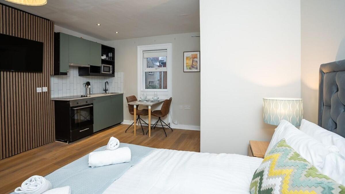 Queens Large 2 Bdr & 1 Bdr By Breaks Apartment Belfast