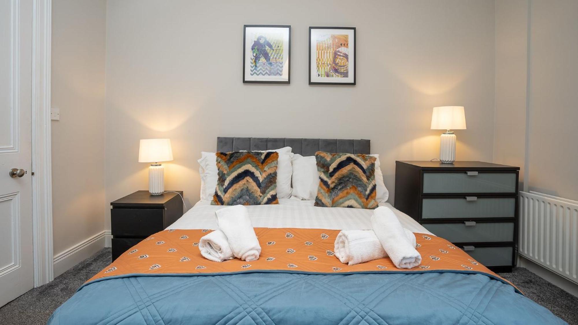 Apartment Queens Large 2 Bdr & 1 Bdr By Breaks *