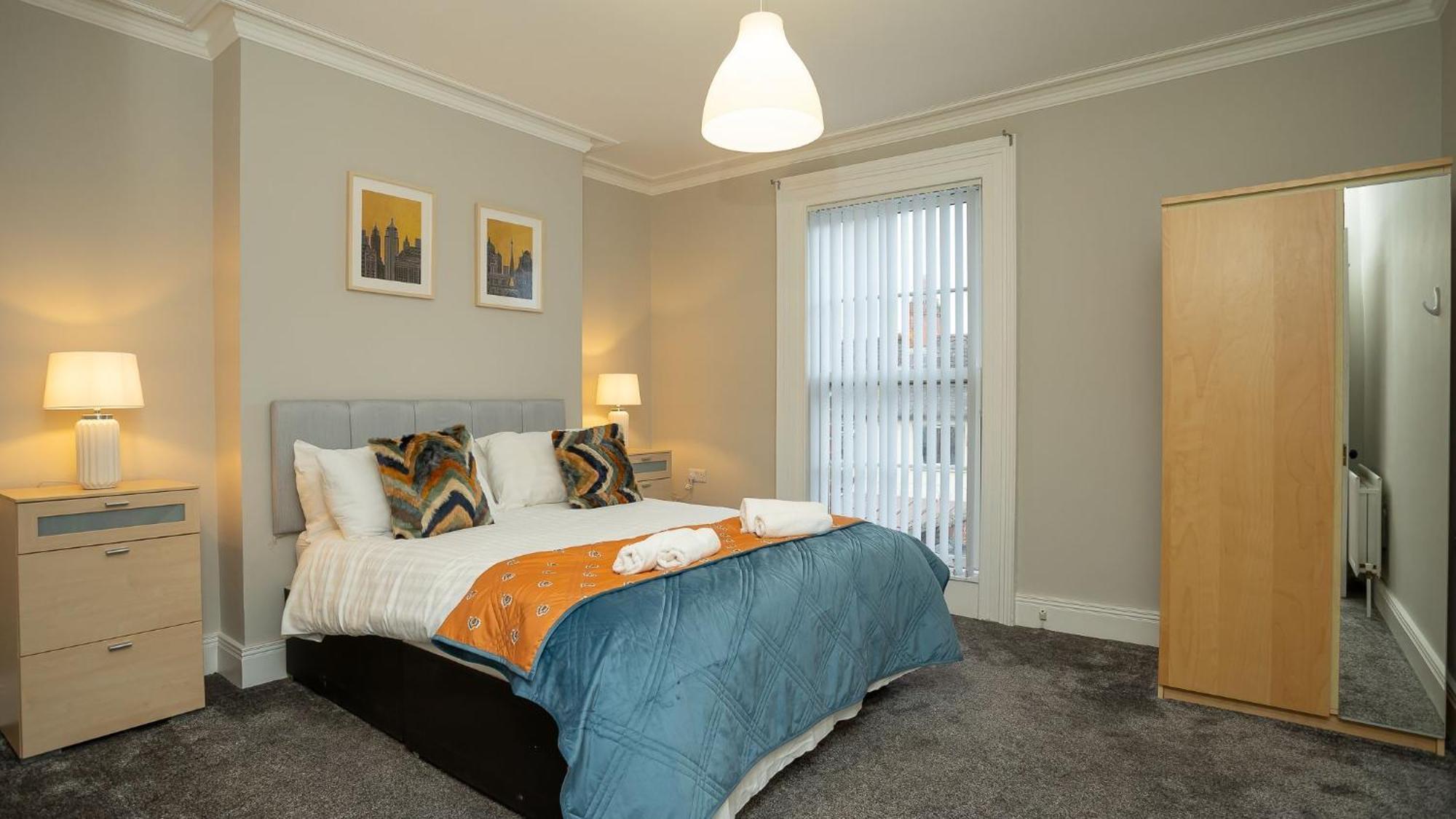 Queens Large 2 Bdr & 1 Bdr By Breaks * Belfast