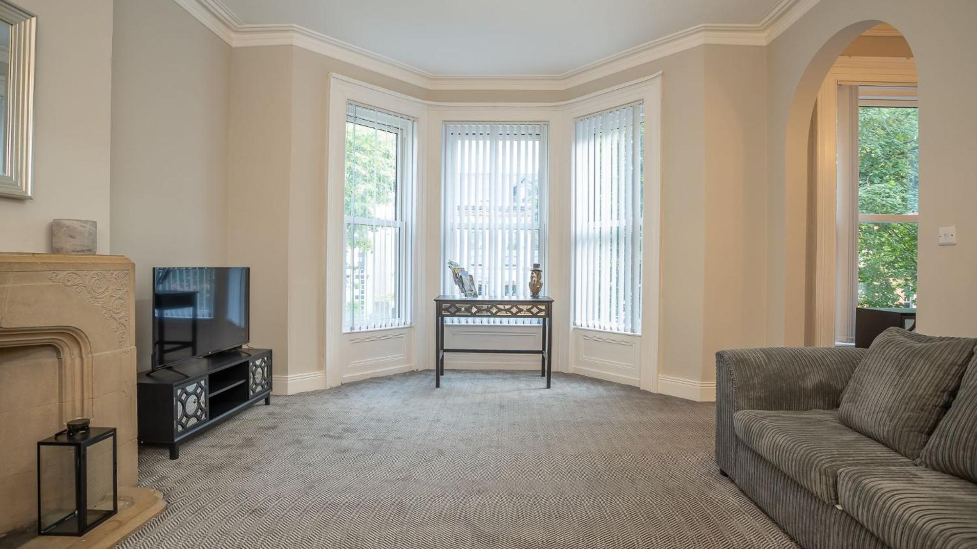 Queens Large 2 Bdr & 1 Bdr By Breaks Apartment *