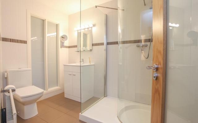 Apartment Queens Large 2 Bdr & 1 Bdr By Breaks Belfast